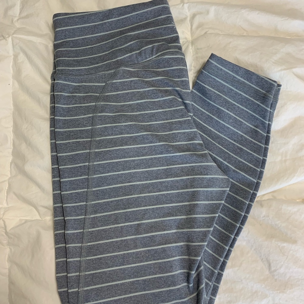 Athleta Stripe Salutation 7/8 Tight In Powervita